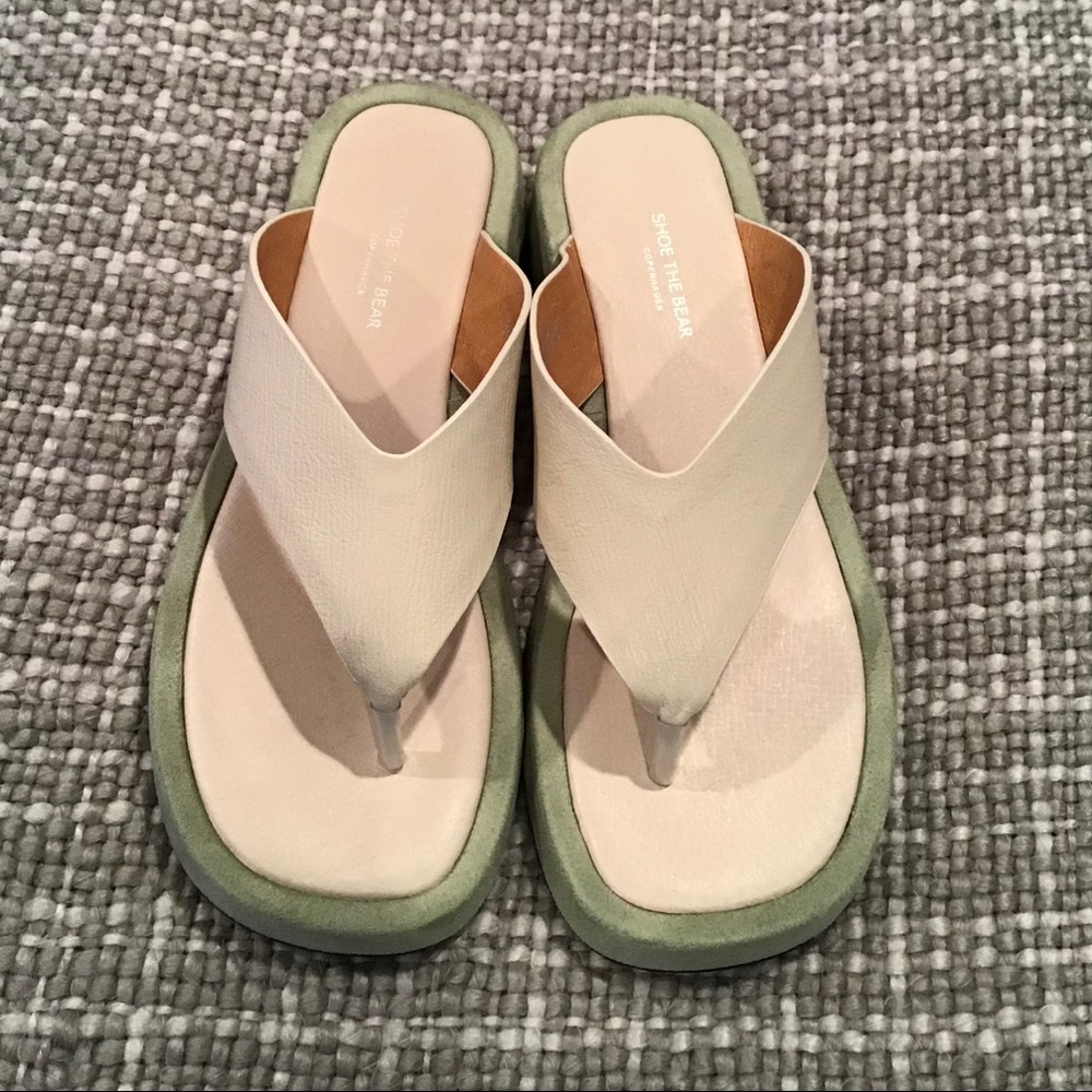 Astrid Thong sandals white green